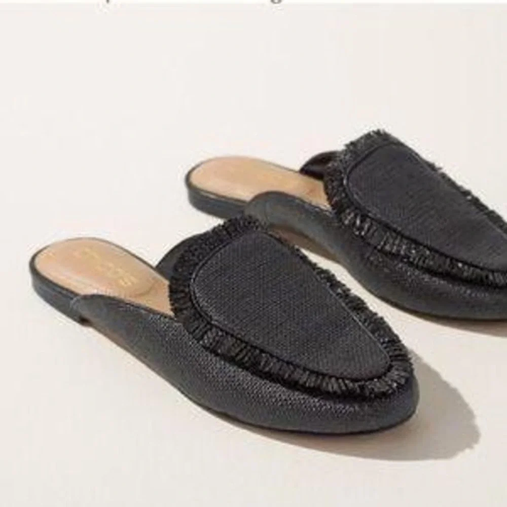 Chicos Raffia Fringe Mules Black Flat Slip On Shoes 8.5 Casual Textured Vacation - Picture 1 of 8